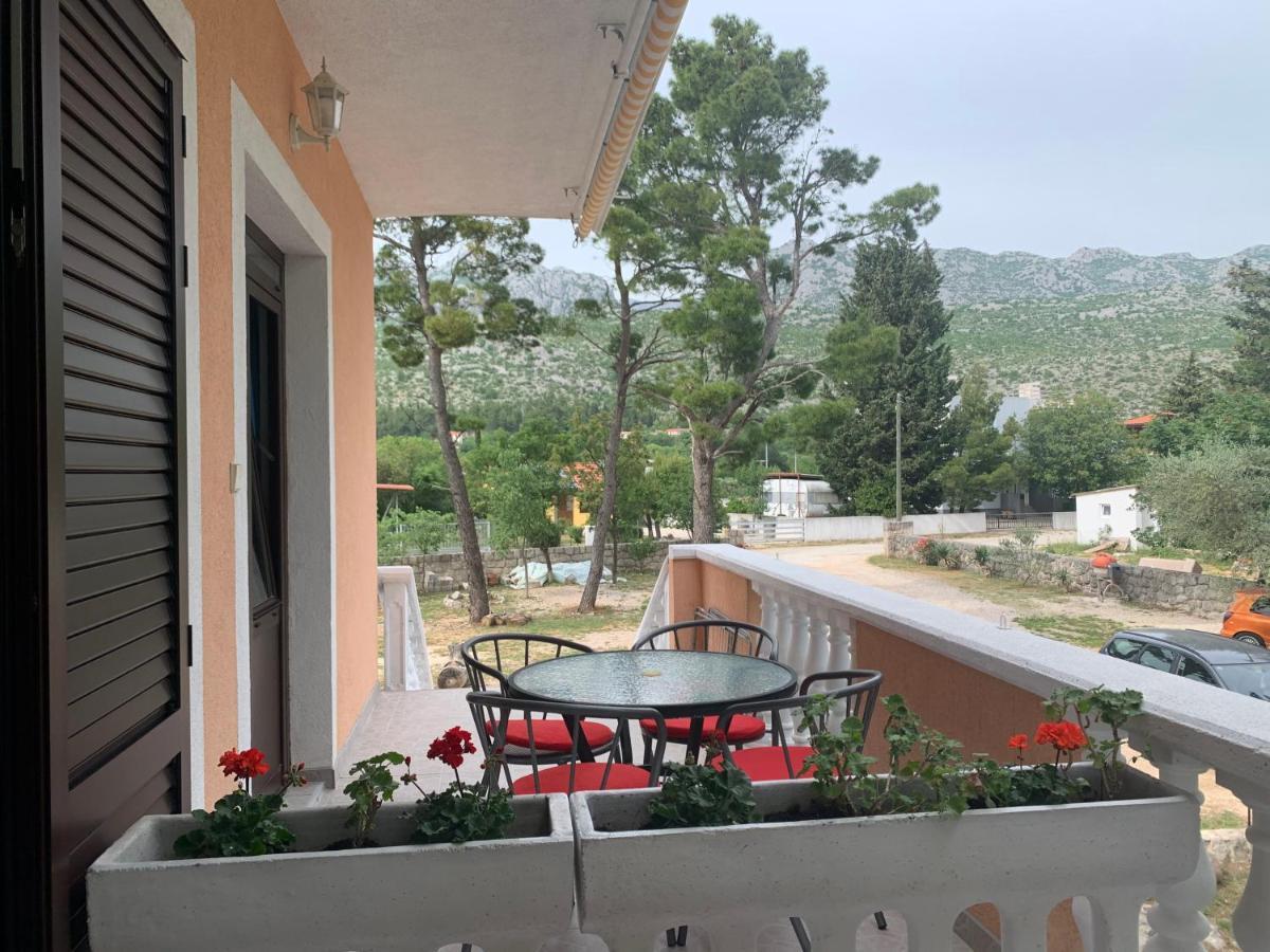 Apartmani Spomenka Селине Екстер'єр фото