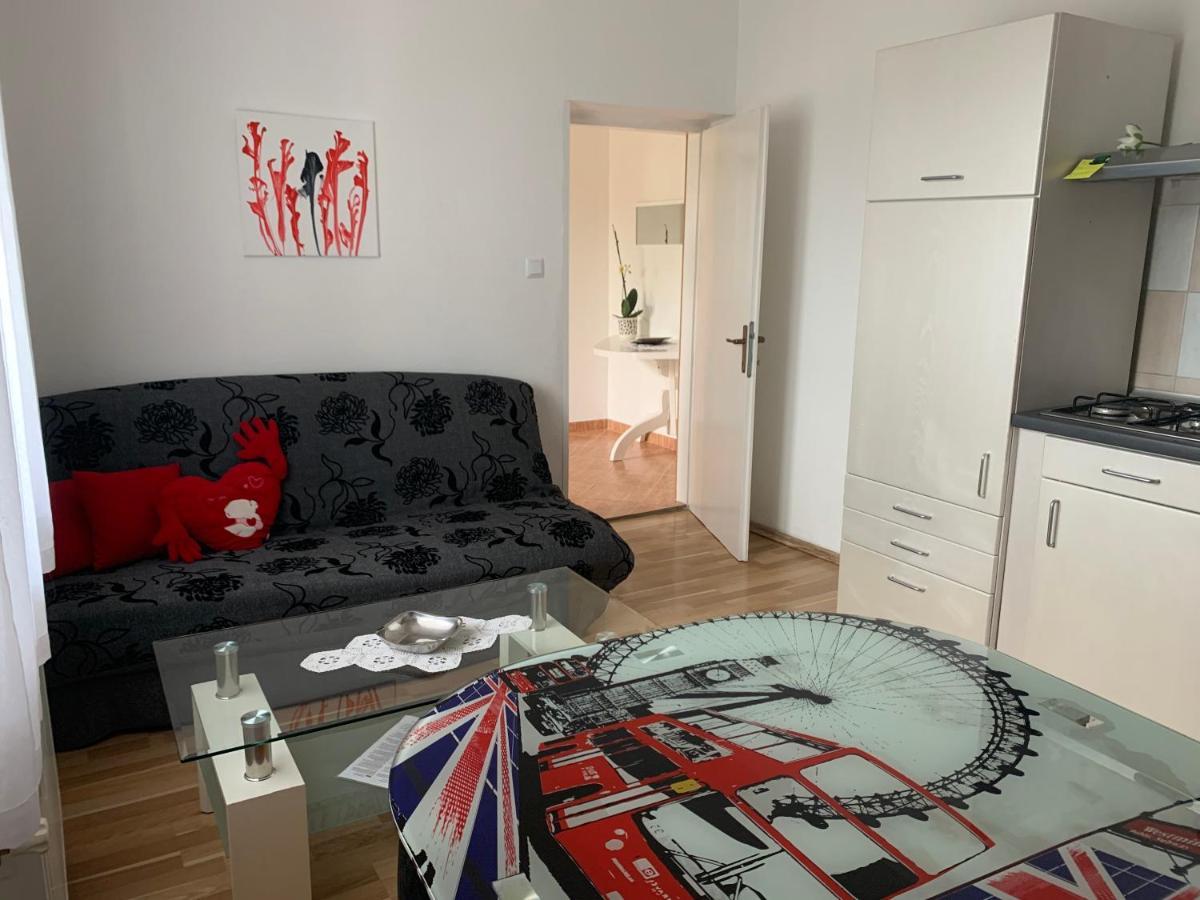 Apartmani Spomenka Селине Екстер'єр фото