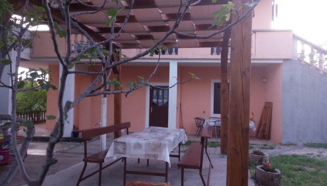 Apartmani Spomenka Селине Екстер'єр фото