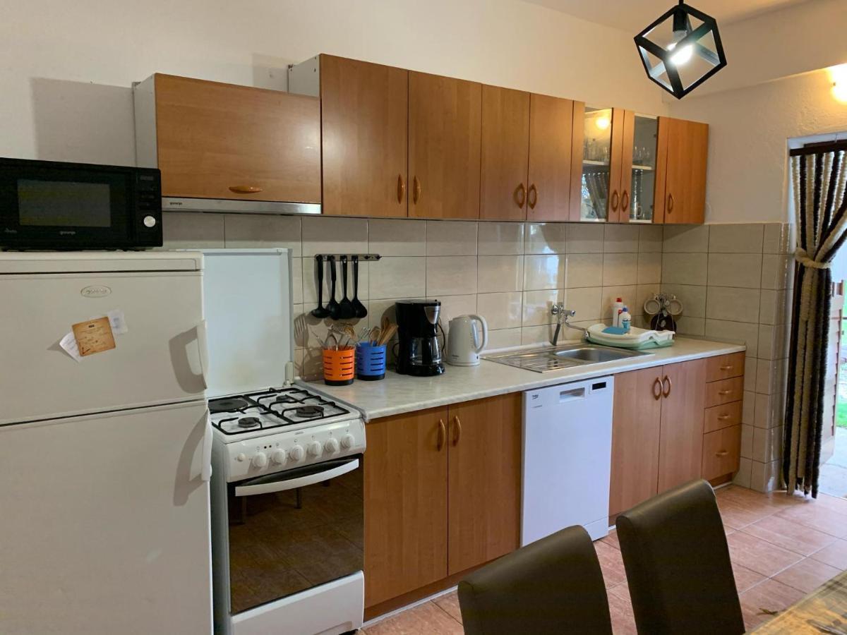 Apartmani Spomenka Селине Екстер'єр фото