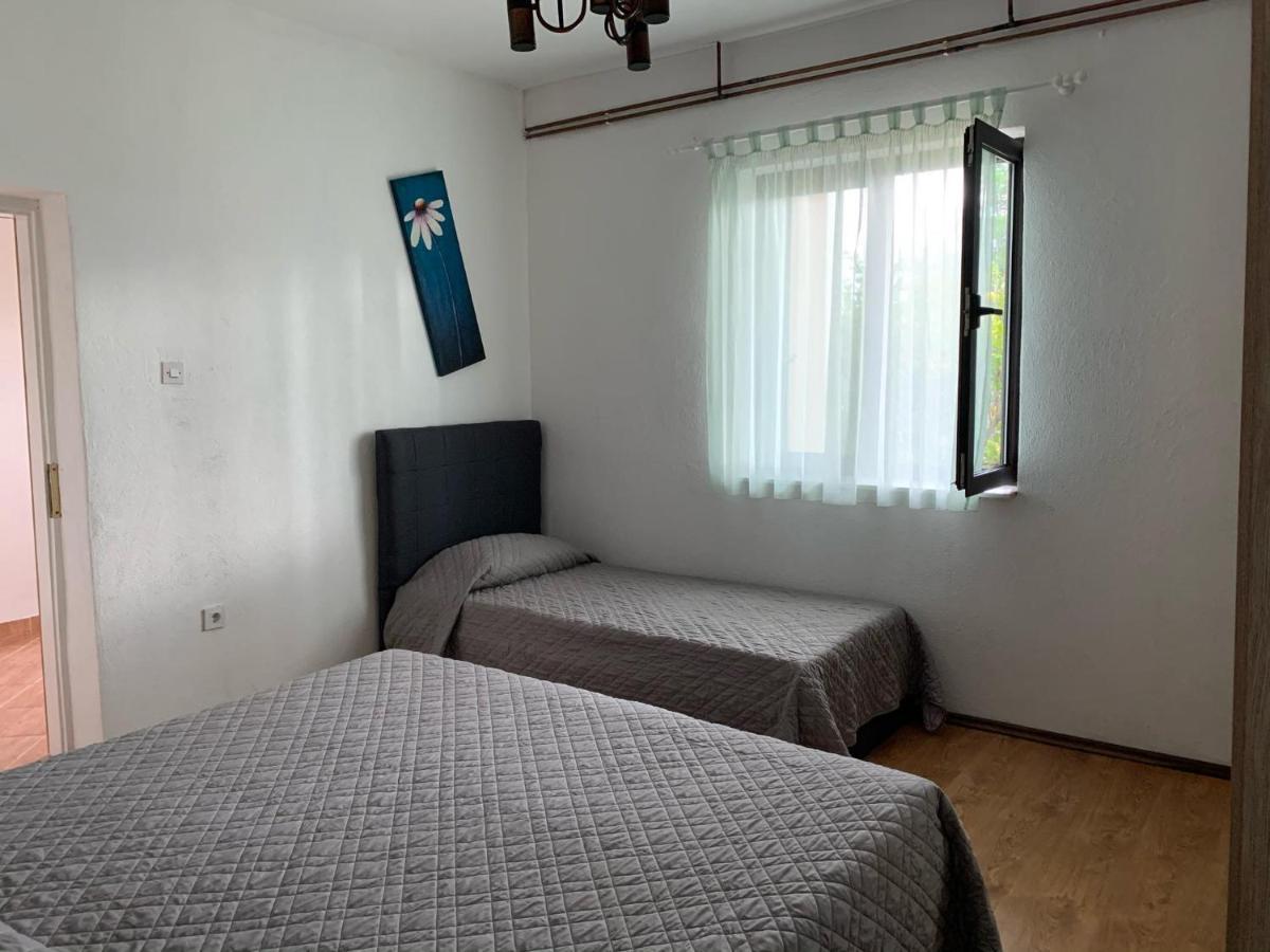 Apartmani Spomenka Селине Екстер'єр фото